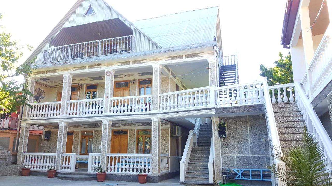 Linda Guest House Batoemi Buitenkant foto