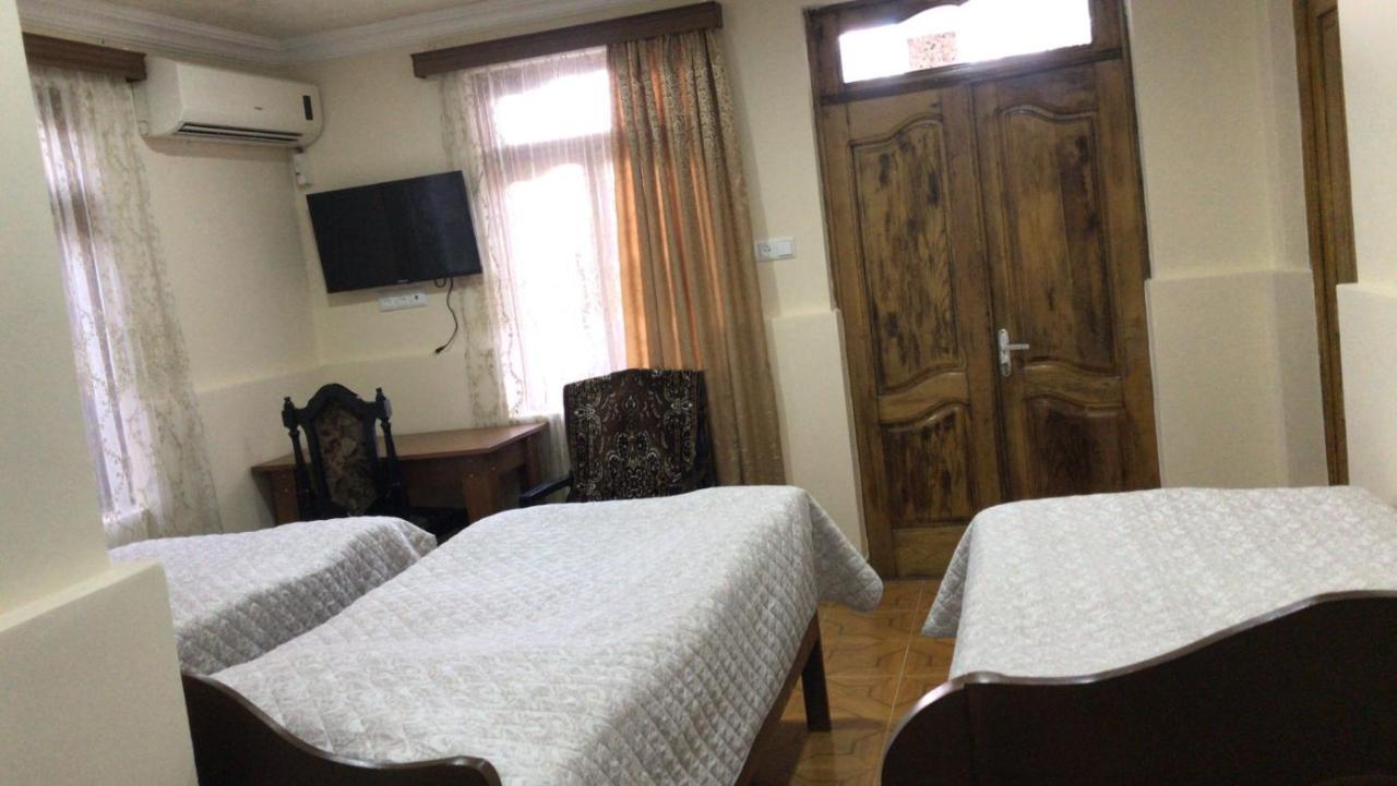 Linda Guest House Batoemi Buitenkant foto