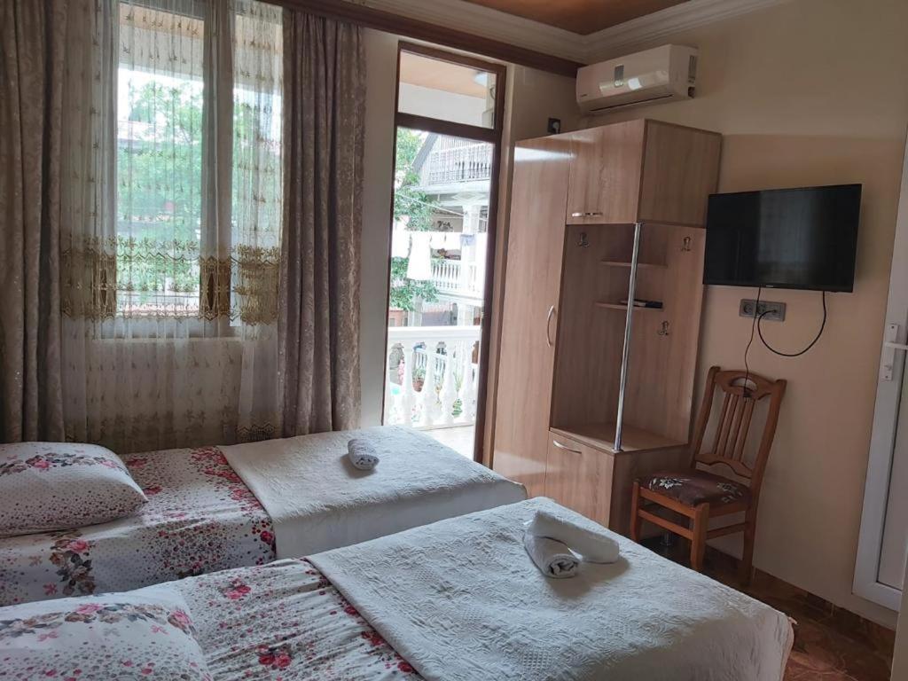 Linda Guest House Batoemi Buitenkant foto