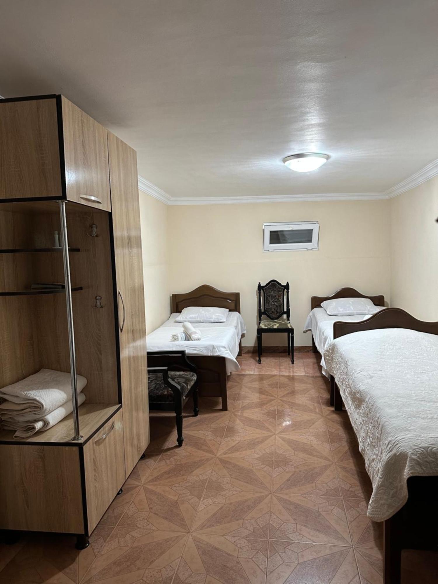 Linda Guest House Batoemi Buitenkant foto