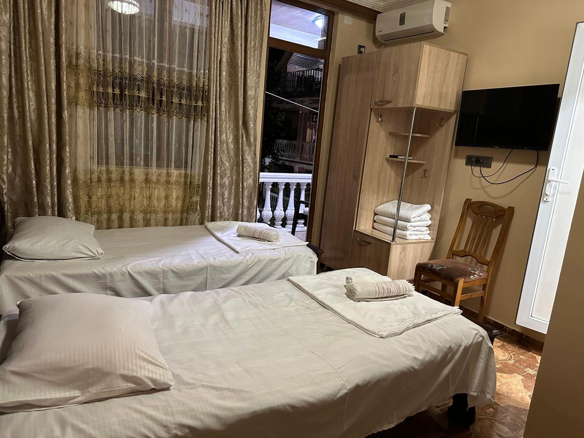 Linda Guest House Batoemi Buitenkant foto