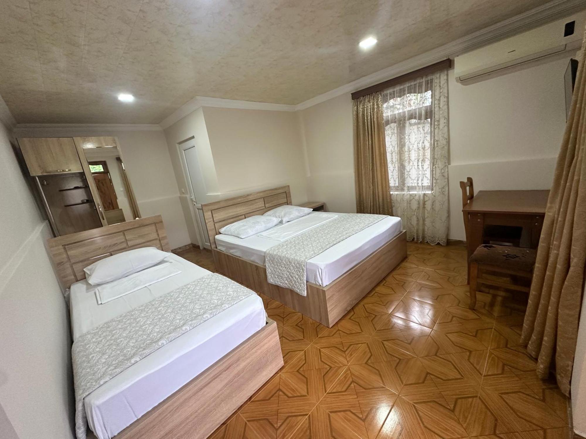 Linda Guest House Batoemi Buitenkant foto