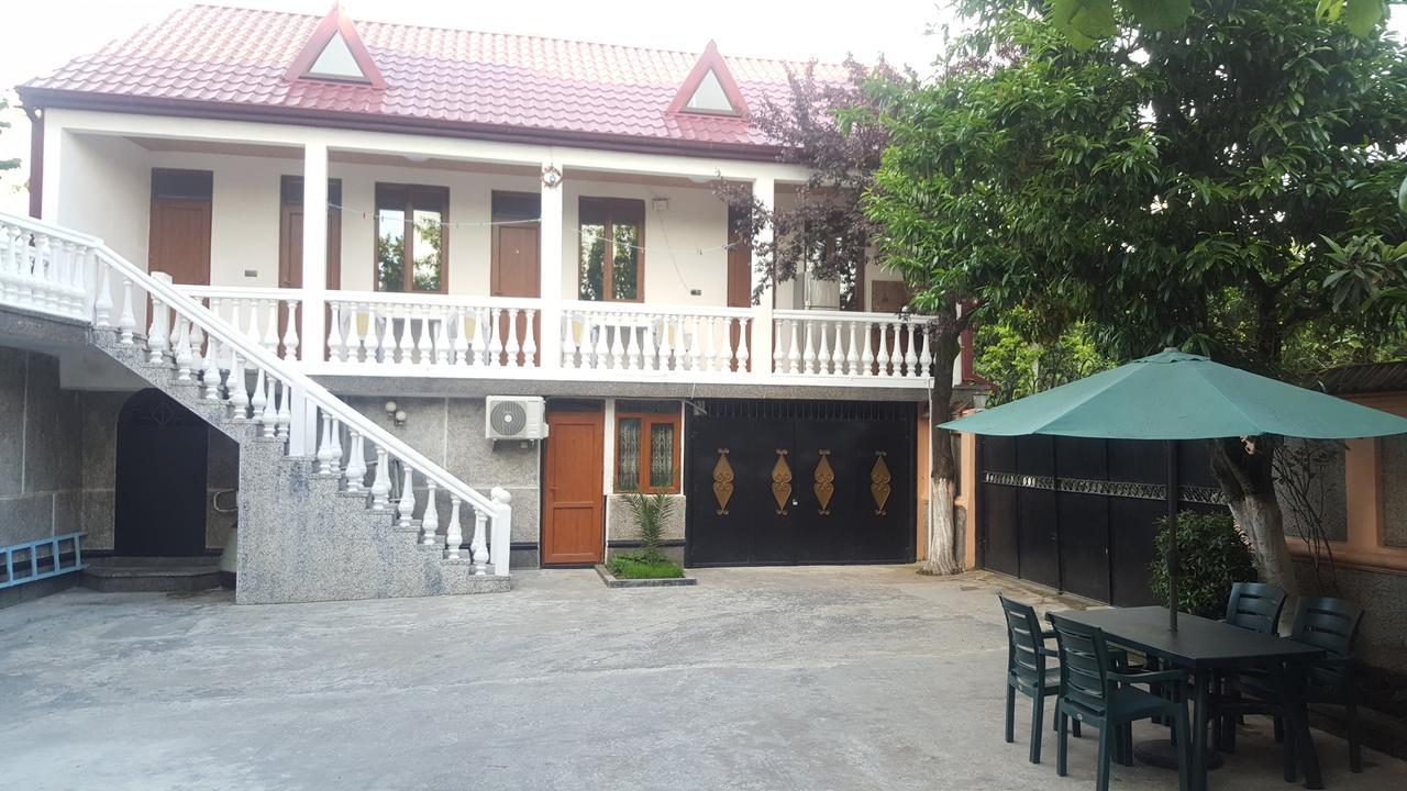 Linda Guest House Batoemi Buitenkant foto